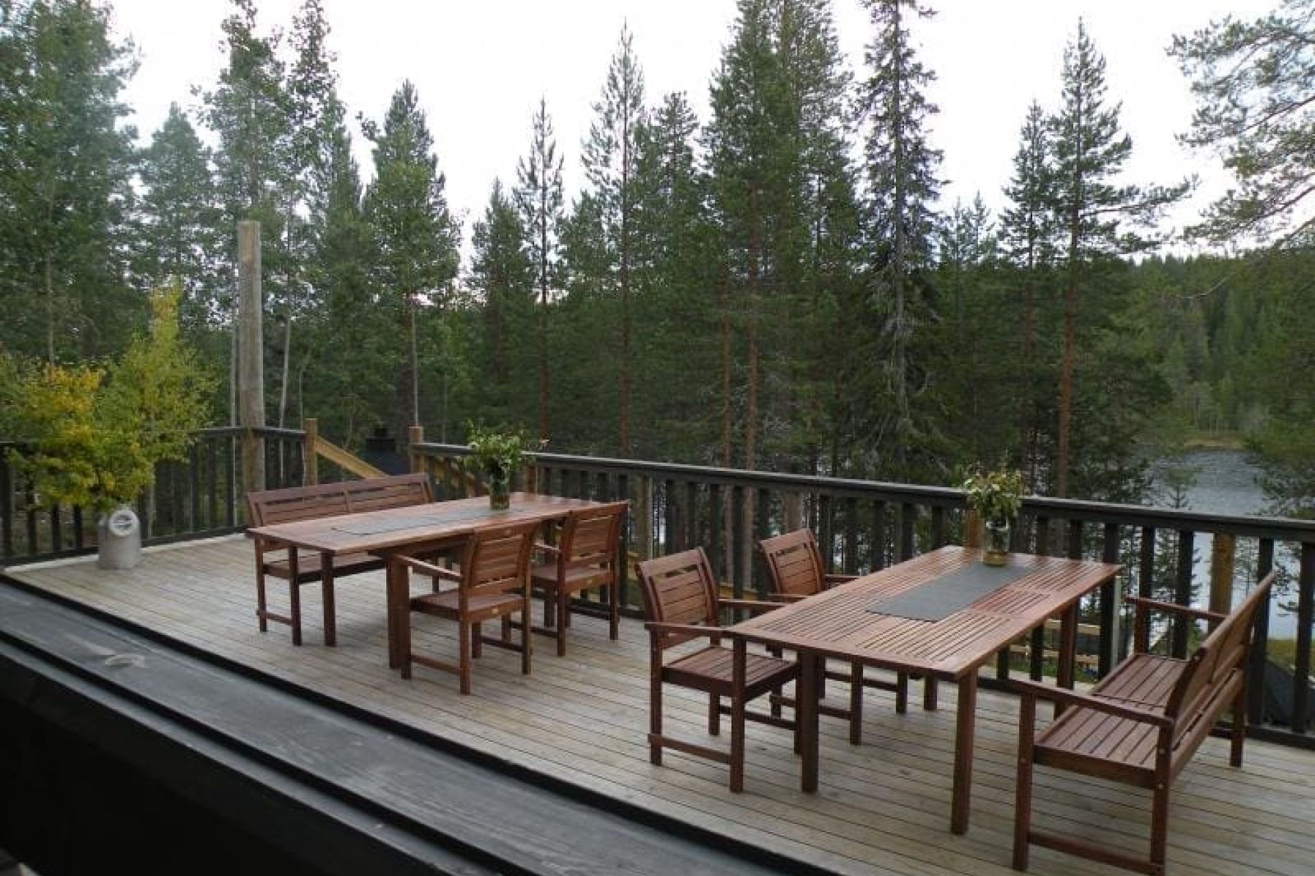 Inkeen mökki Iso kärris terassi